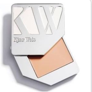 Kjaer Weis Cream Foundation in Like Porcelain